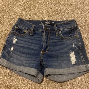Hollister Mid Rise Short 3” Size 1 Width 25”